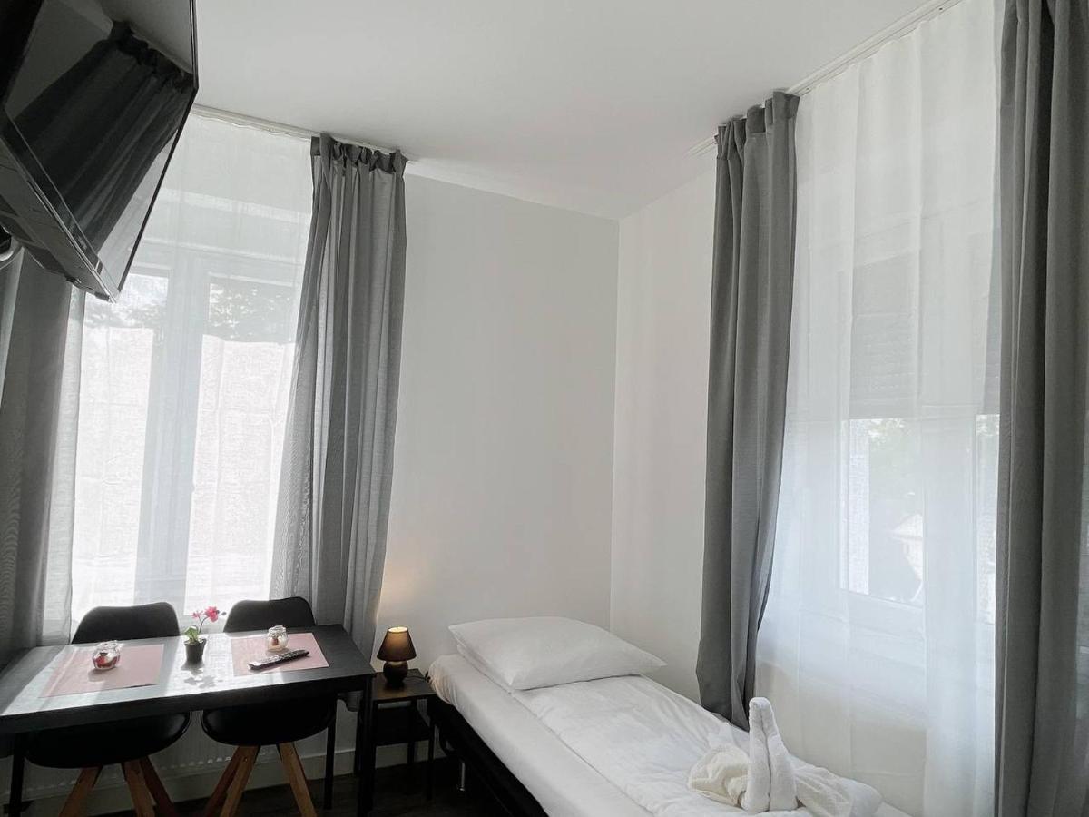 Comfortable Hostel In Wesseling Exterior photo